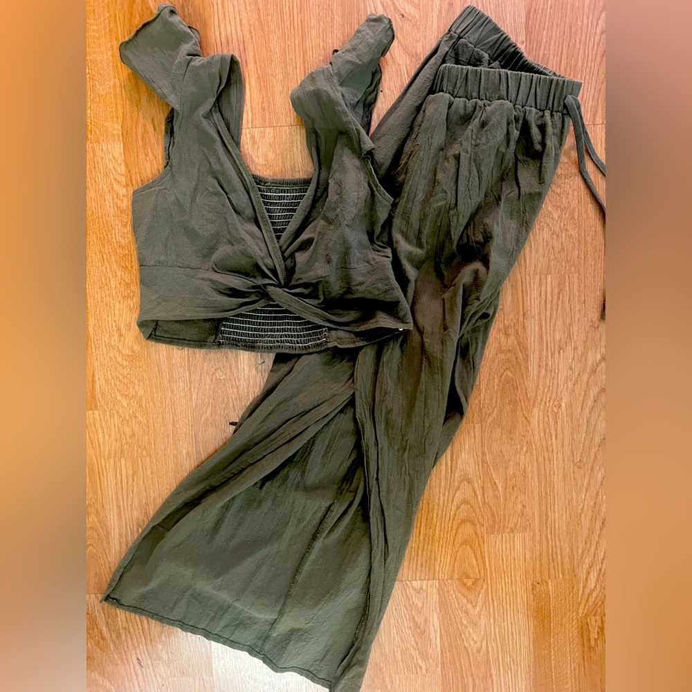SHEIN | nwot co-ord capris/crop top size 6| army green, gauze, two piece set